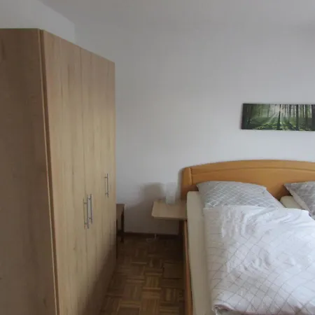Апартаменты Gaestehaus Tannenhof Бад-Бергцаберн